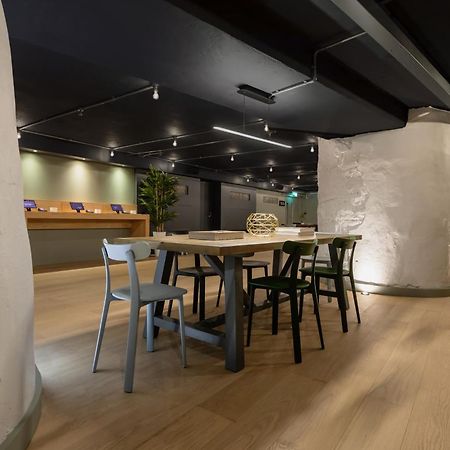 Zedwell Underground Hotel Tottenham Court Rd London Kültér fotó