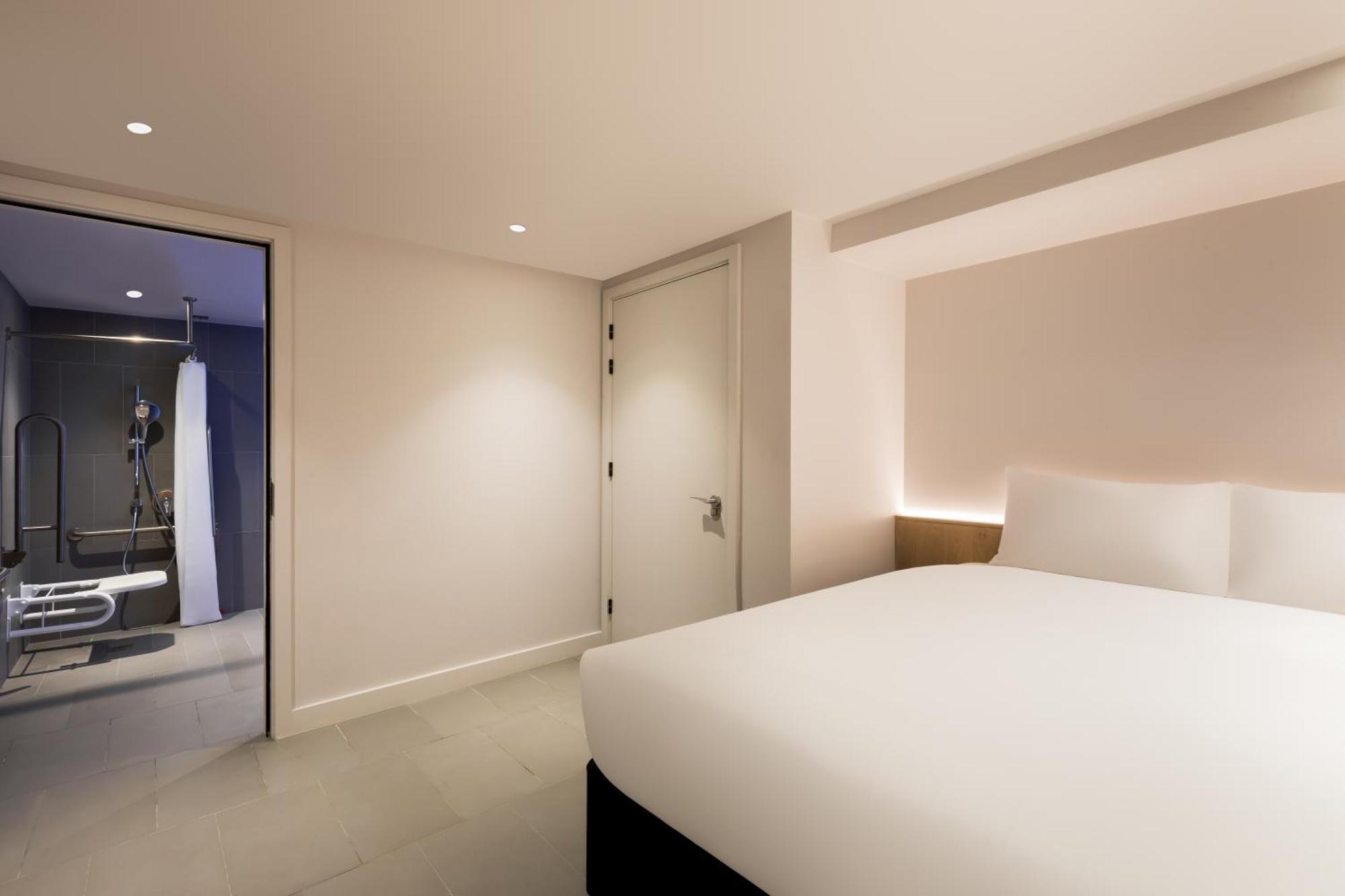 Zedwell Underground Hotel Tottenham Court Rd London Szoba fotó