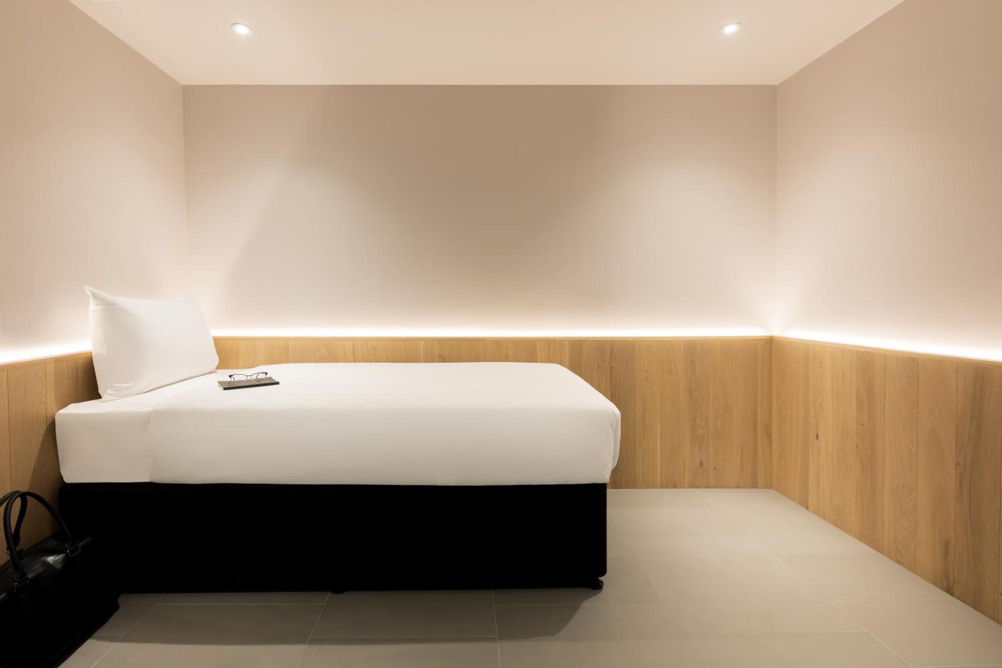 Zedwell Underground Hotel Tottenham Court Rd London Kültér fotó