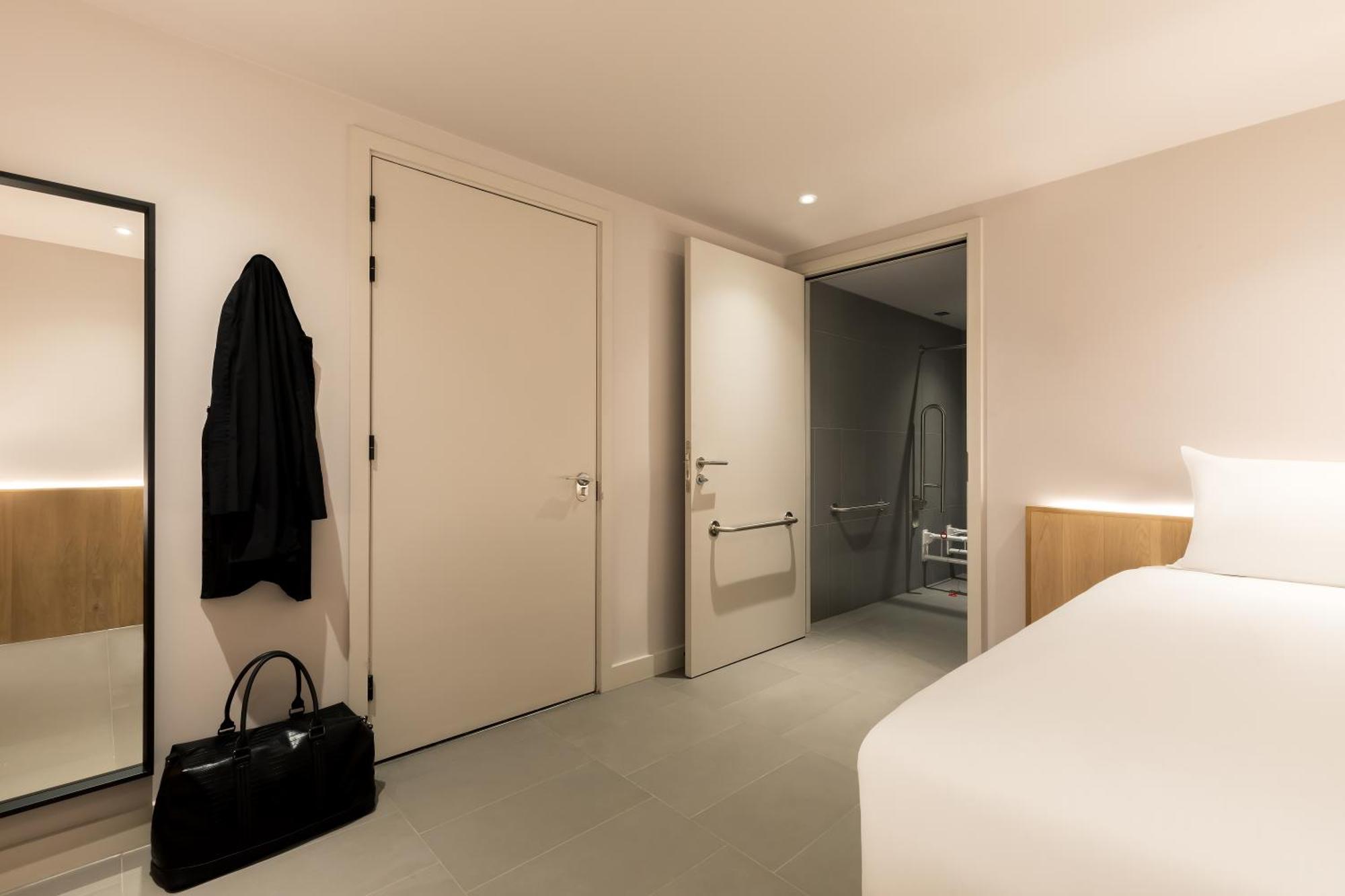 Zedwell Underground Hotel Tottenham Court Rd London Szoba fotó
