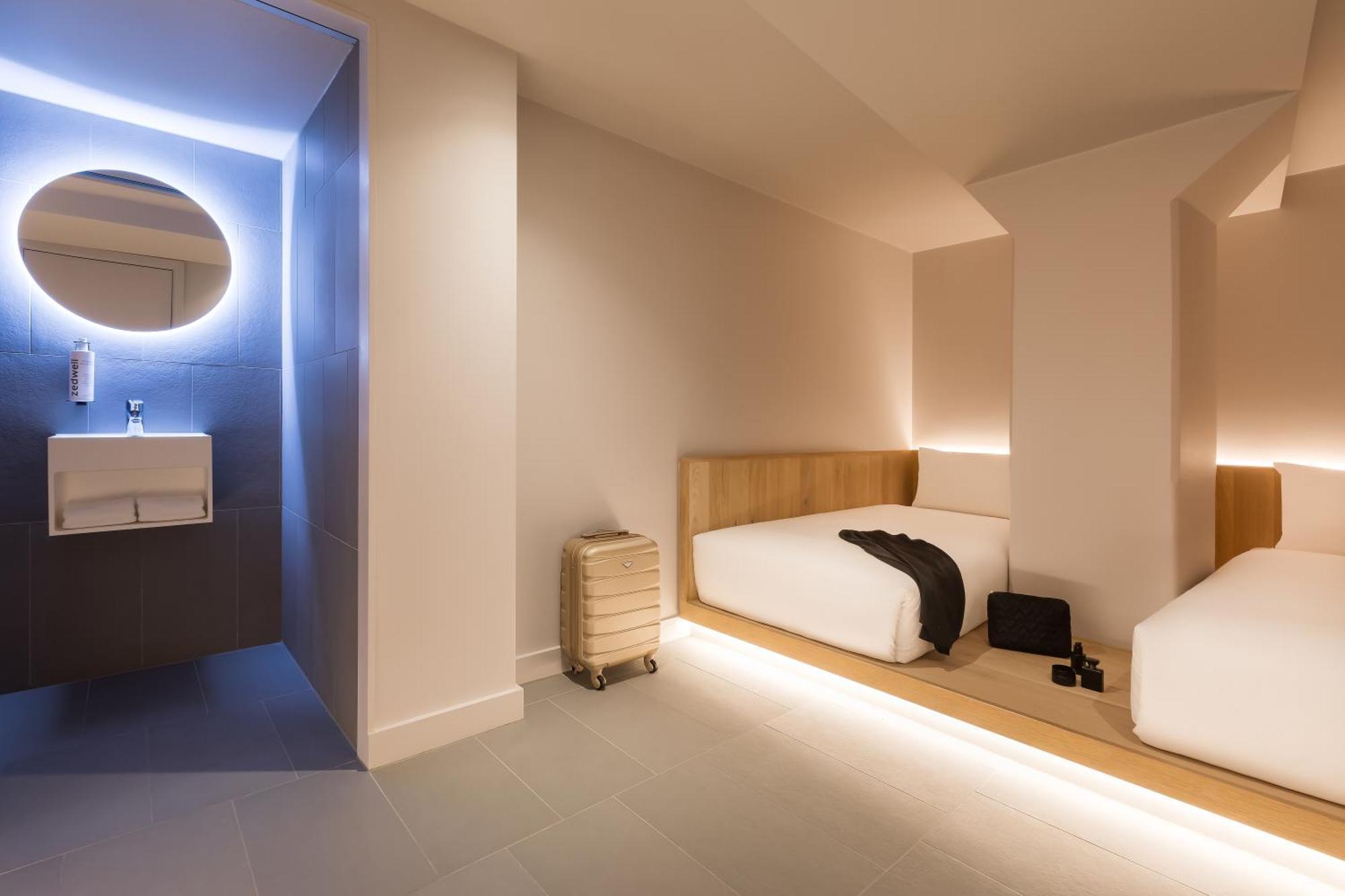 Zedwell Underground Hotel Tottenham Court Rd London Szoba fotó